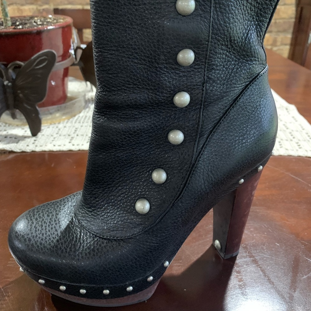 Women’s UGG Leather Ankle Boots